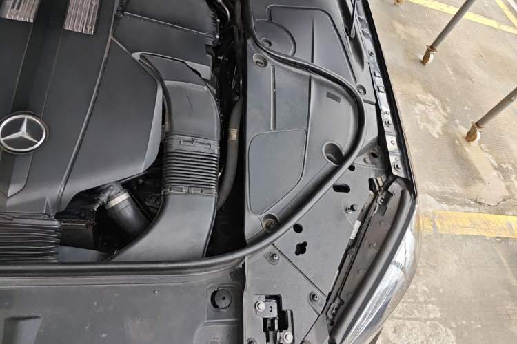 Used Mercedes-Benz S-Class 2014 S 320 L Luxury Model Engine Bay Left