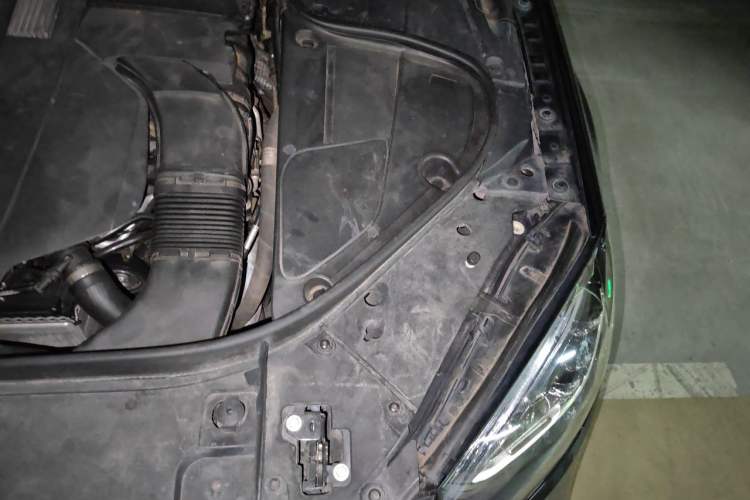Used Mercedes-Benz S-Class 2014 S 320 L Business Model Engine Bay Left