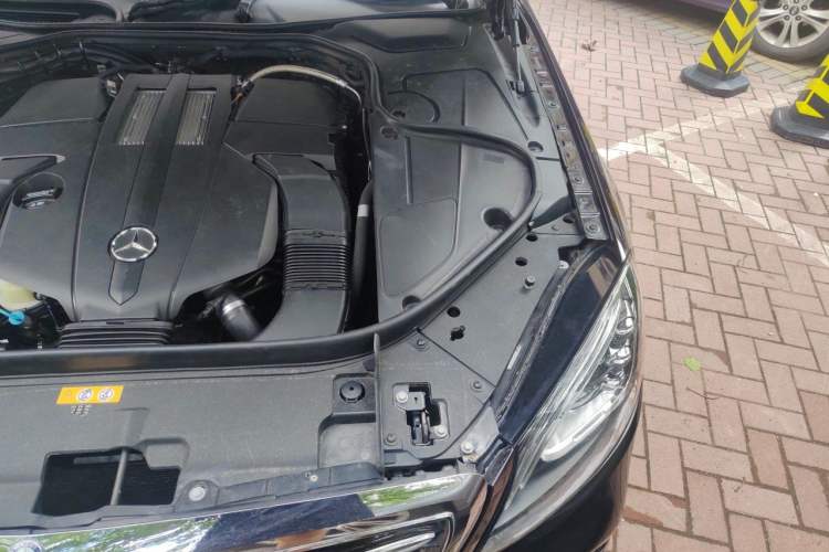 Used Mercedes-Benz S-Class 2014 S 400 L Luxury Model Engine Bay Left