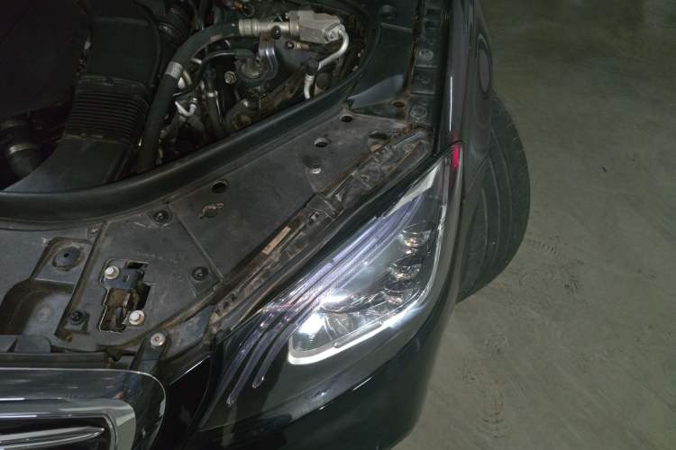 Used Mercedes-Benz S-Class 2014 S 400 L Luxury Model Engine Bay Left