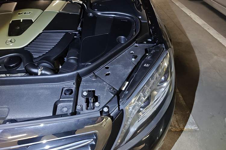Used Mercedes-Benz S-Class 2014 S 600 L Engine Bay Left