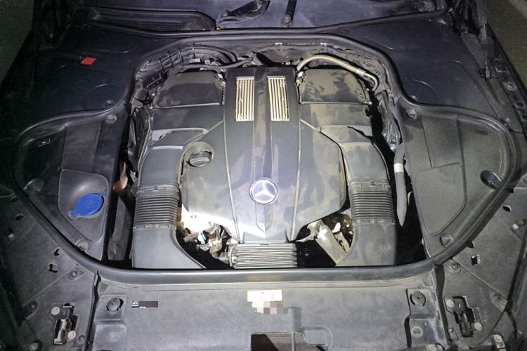 Used Mercedes-Benz S-Class 2014 S 400 L Luxury Model Engine Bay