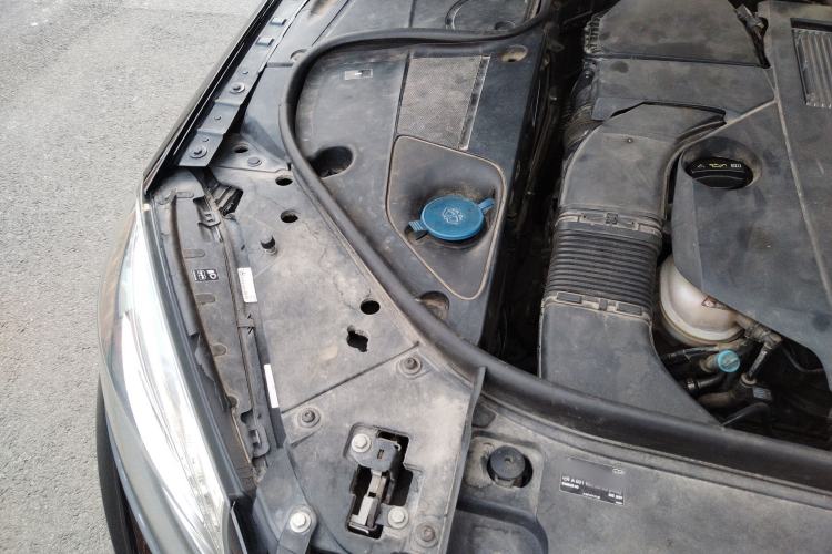 Used Mercedes-Benz S-Class 2014 S 320 L Luxury Model Engine Bay Right