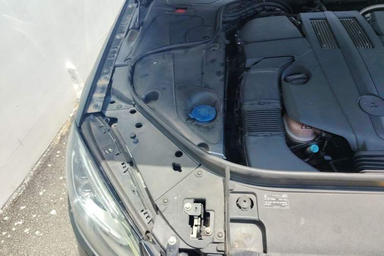 Used Mercedes-Benz S-Class 2014 S 320 L Luxury Model Engine Bay Right