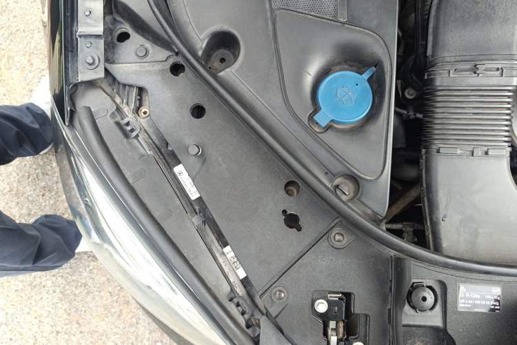 Used Mercedes-Benz S-Class 2014 S 320 L Luxury Model Engine Bay Right