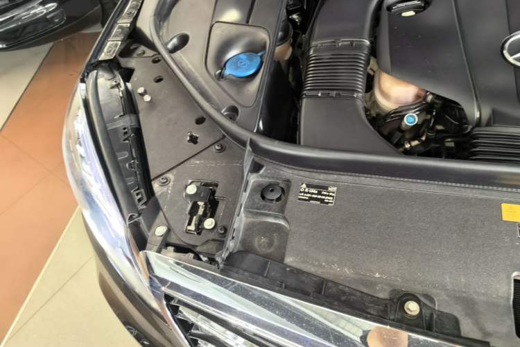Used Mercedes-Benz S-Class 2014 S 320 L Luxury Model Engine Bay Right