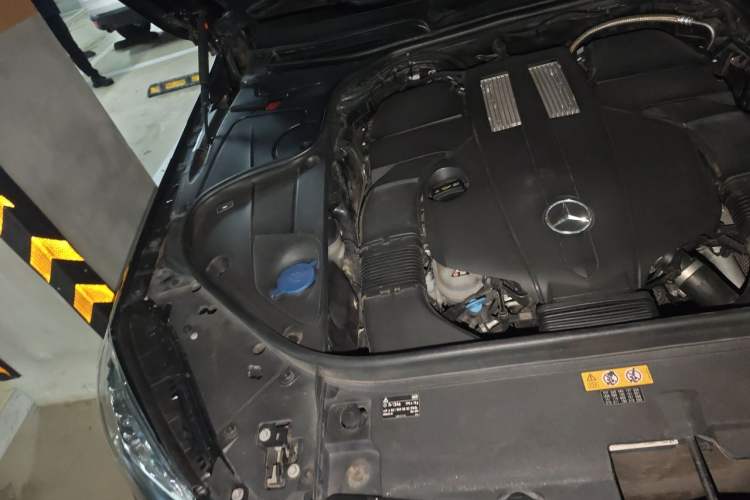 Used Mercedes-Benz S-Class 2014 S 320 L Business Model Engine Bay Right