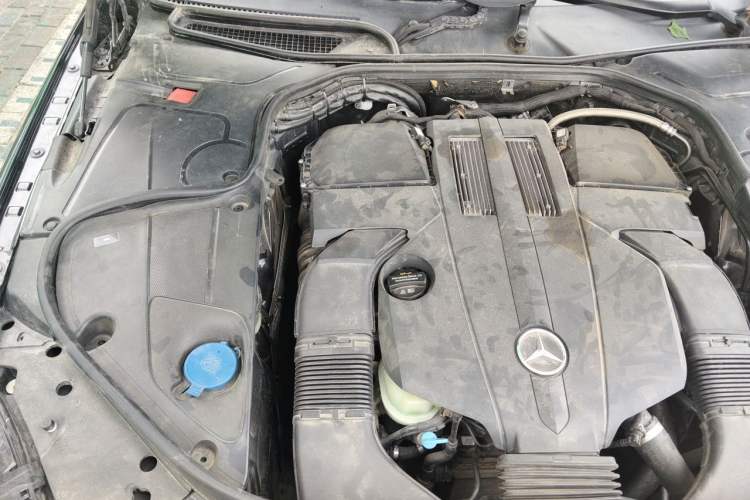 Used Mercedes-Benz S-Class 2014 S 400 L Luxury Model Engine Bay Right