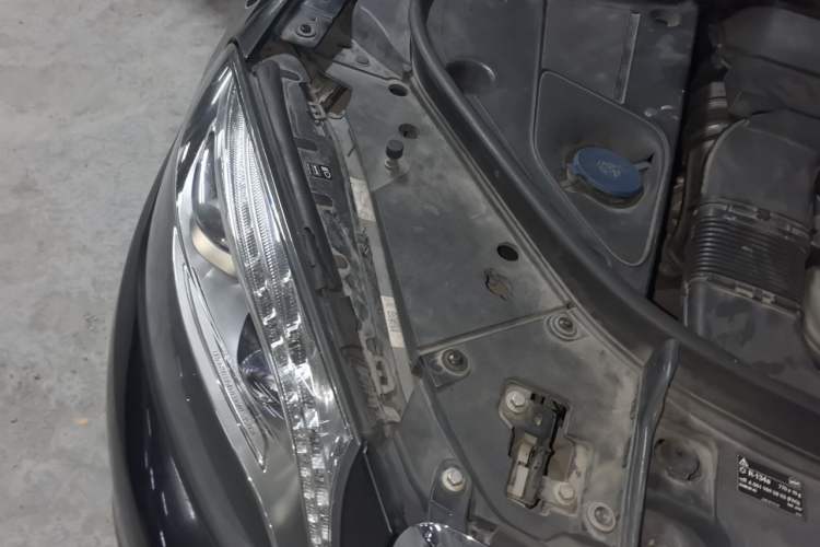 Used Mercedes-Benz S-Class 2014 S 320 L Business Model Engine Bay Right