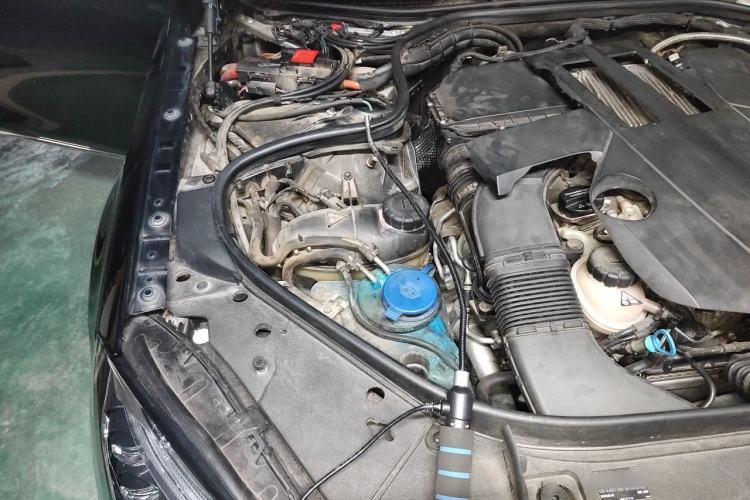 Used Mercedes-Benz S-Class 2014 S 320 L Luxury Model Engine Bay Right