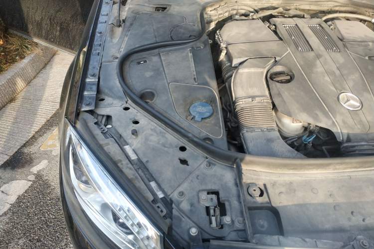 Used Mercedes-Benz S-Class 2014 S 320 L Luxury Model Engine Bay Right