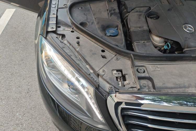 Used Mercedes-Benz S-Class 2014 S 320 L Business Model Engine Bay Right