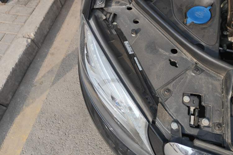 Used Mercedes-Benz S-Class 2014 S 320 L Business Model Engine Bay Right