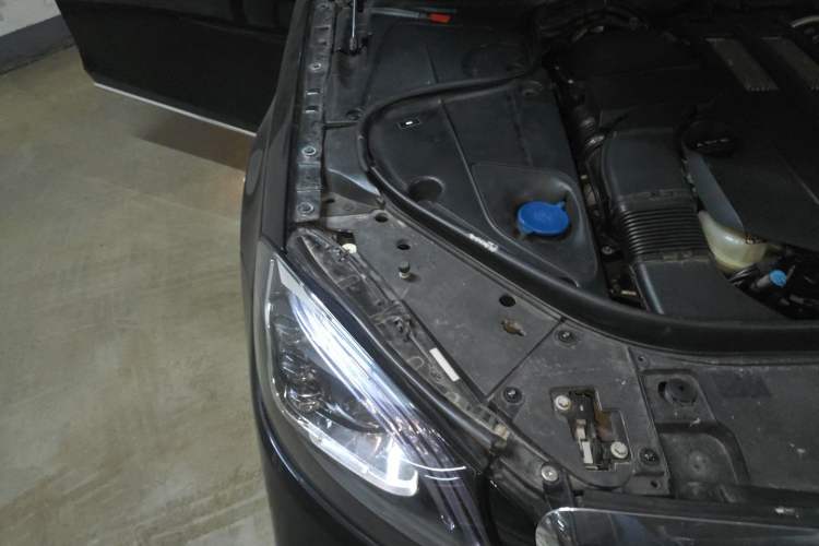 Used Mercedes-Benz S-Class 2014 S 400 L Luxury Model Engine Bay Right