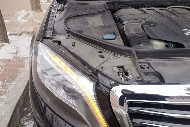 Used Mercedes-Benz S-Class 2014 S 400 L Prestige Edition Engine Bay Right