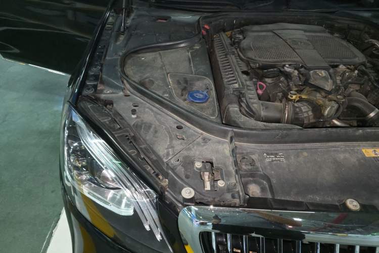 Used Mercedes-Benz S-Class 2014 S 400 L HYBRID Engine Bay Right