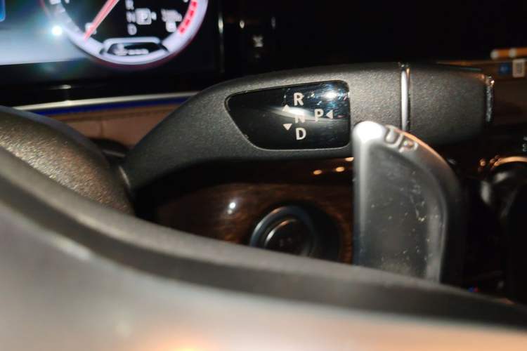 Used Mercedes-Benz S-Class 2014 S 320 L Business Model Gear Lever