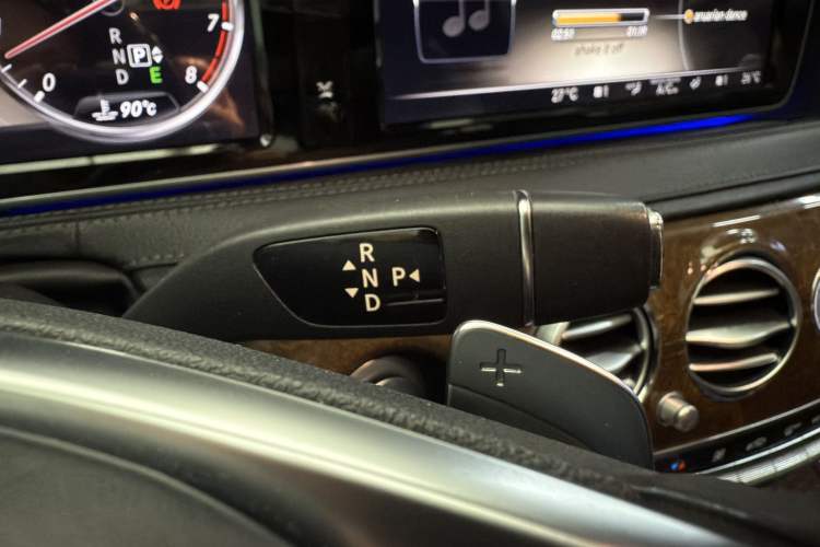 Used Mercedes-Benz S-Class 2014 S 400 L Luxury Model Gear Lever