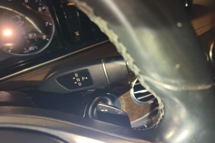 Used Mercedes-Benz S-Class 2014 S 320 L Business Model Gear Lever