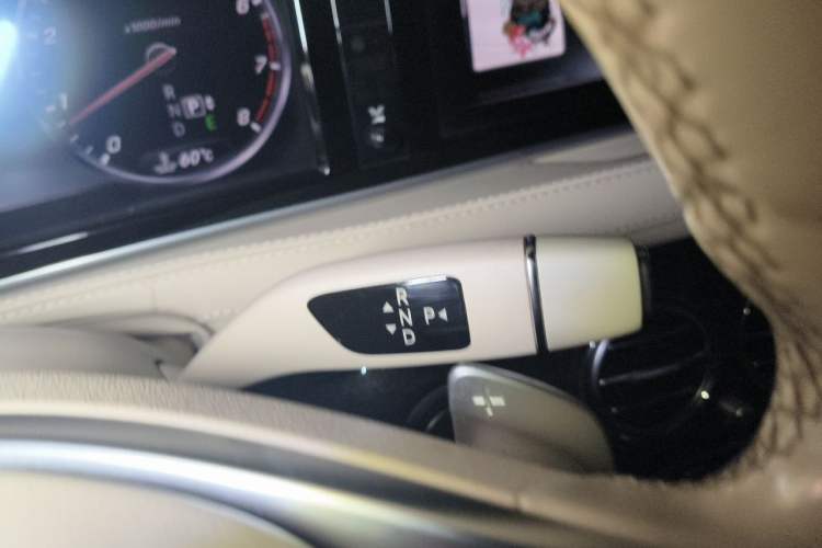 Used Mercedes-Benz S-Class 2014 S 320 L Luxury Model Gear Lever