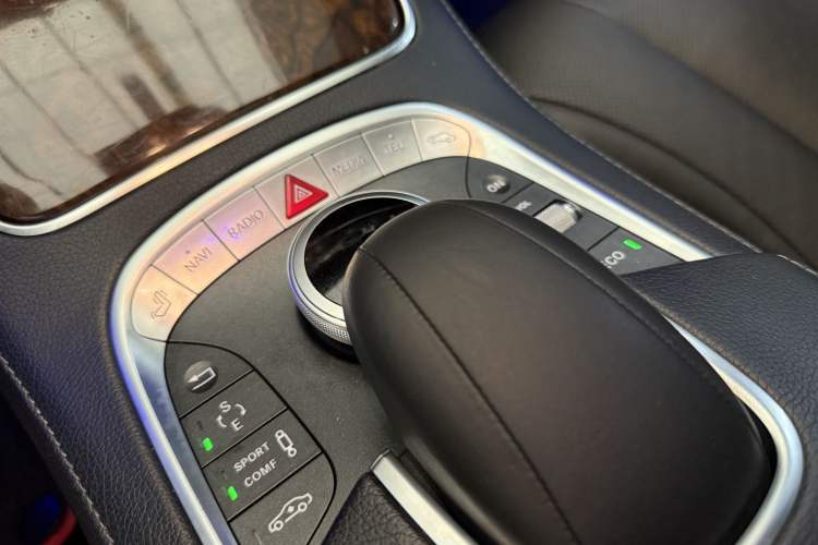 Used Mercedes-Benz S-Class 2014 S 400 L Luxury Model Interior 1
