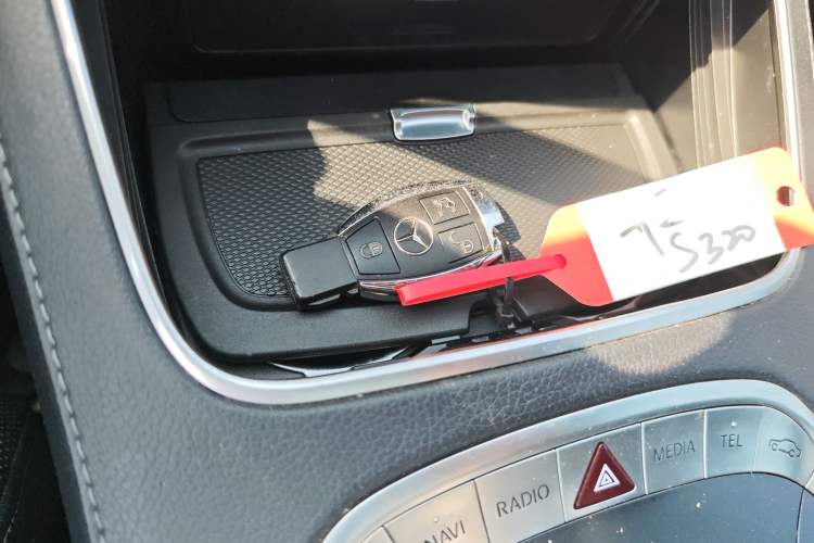 Used Mercedes-Benz S-Class 2014 S 320 L Business Model Interior 1