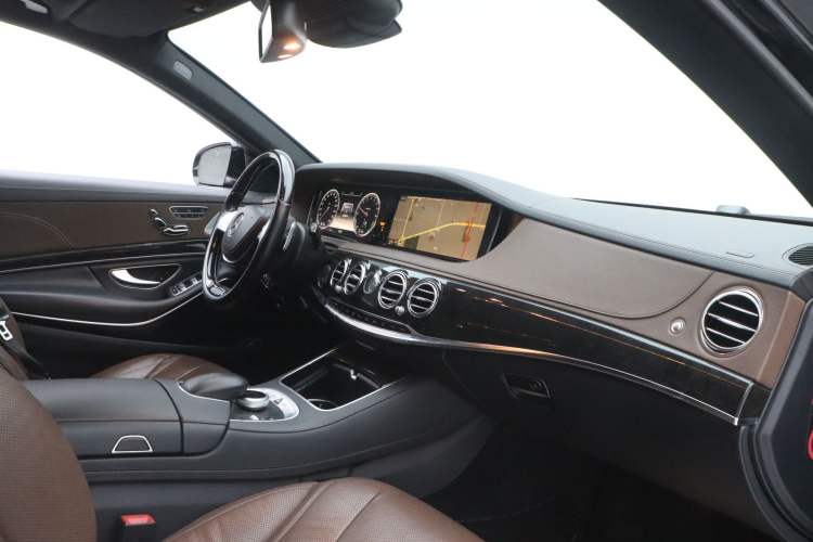 Used Mercedes-Benz S-Class 2014 S 400 L HYBRID Interior 10