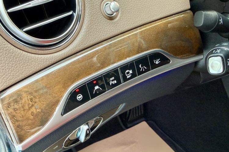 Used Mercedes-Benz S-Class 2014 Restyled S 500 L 4MATIC Interior 11