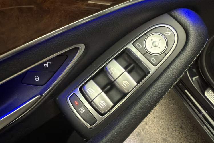 Used Mercedes-Benz S-Class 2014 S 400 L Luxury Model Interior 13
