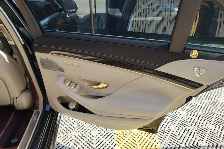 Used Mercedes-Benz S-Class 2014 S 320 L Business Model Interior 3