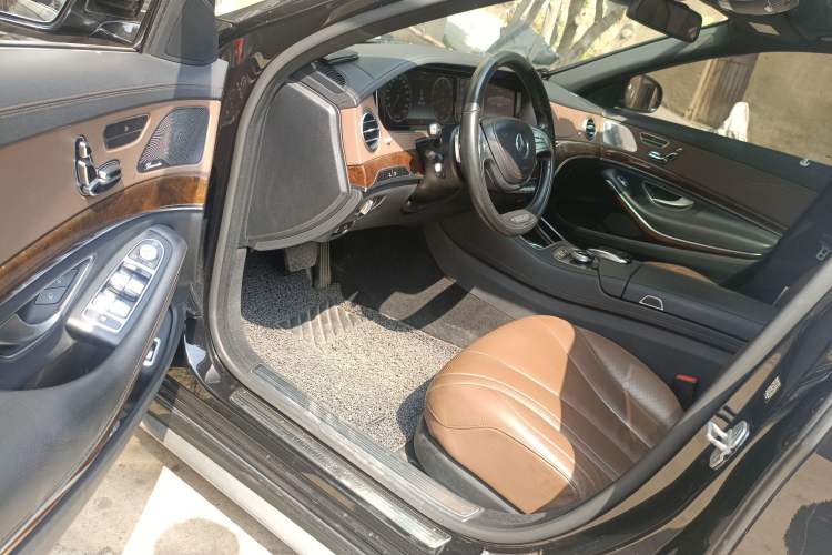 Used Mercedes-Benz S-Class 2014 S 320 L Luxury Model Interior 3