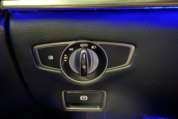 Used Mercedes-Benz S-Class 2014 S 400 L Luxury Model Interior 8
