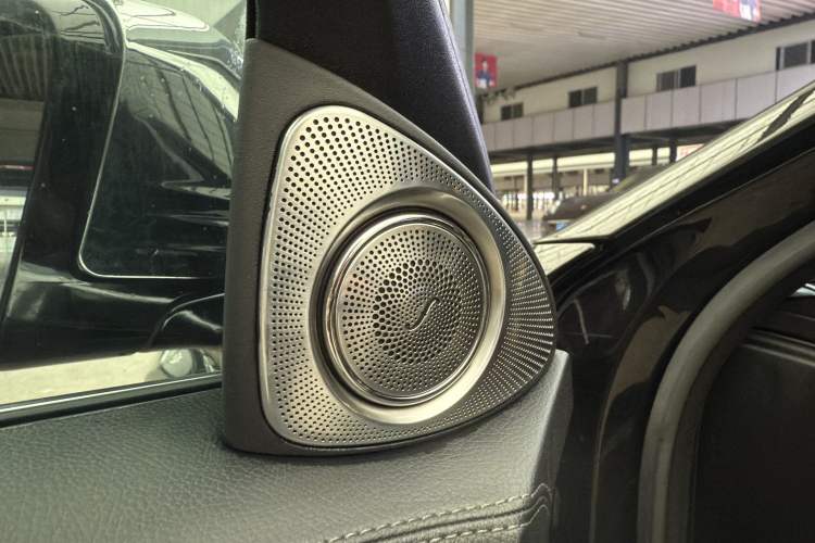 Used Mercedes-Benz S-Class 2014 S 400 L Luxury Model Interior 9