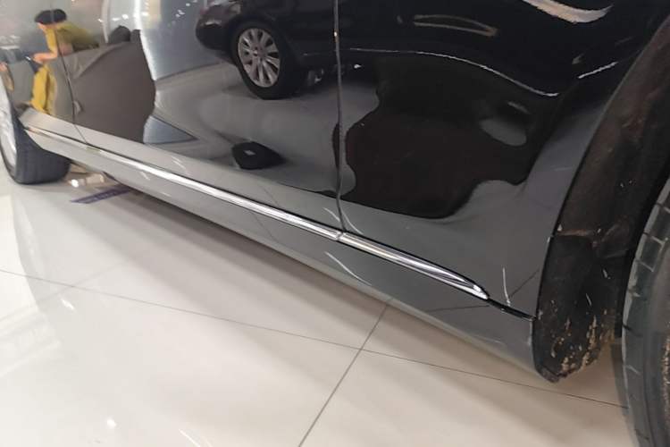 Used Mercedes-Benz S-Class 2014 S 320 L Business Model Left Side Sill