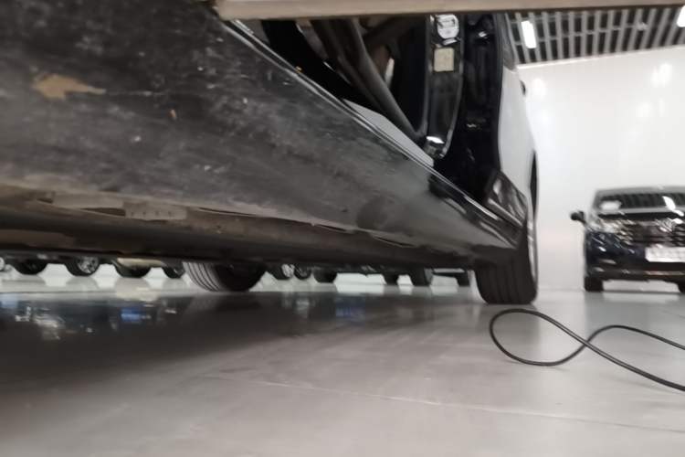 Used Mercedes-Benz S-Class 2014 S 320 L Business Model Left Side Sill