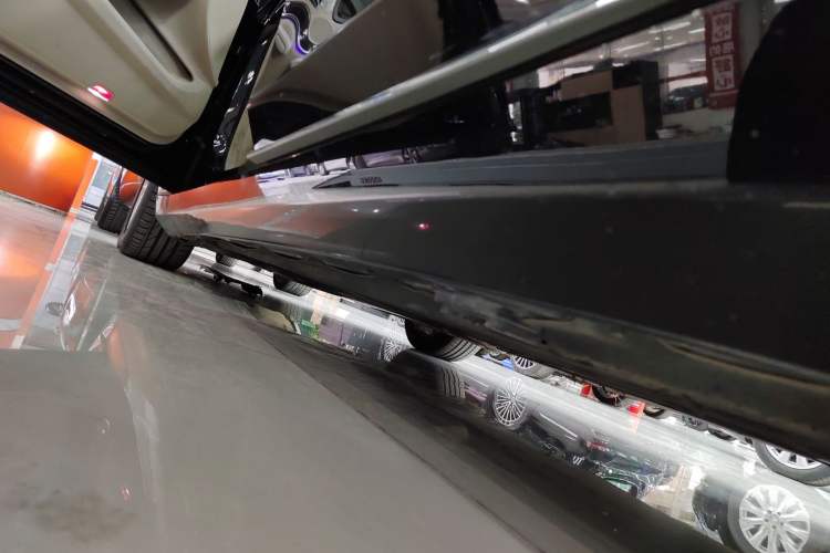 Used Mercedes-Benz S-Class 2014 S 320 L Business Model Left Side Sill