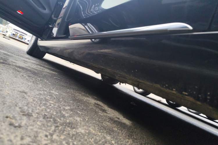 Used Mercedes-Benz S-Class 2014 S 320 L Business Model Left Side Sill
