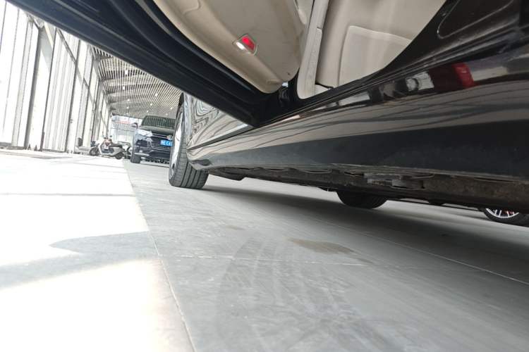 Used Mercedes-Benz S-Class 2014 S 320 L Business Model Left Side Sill