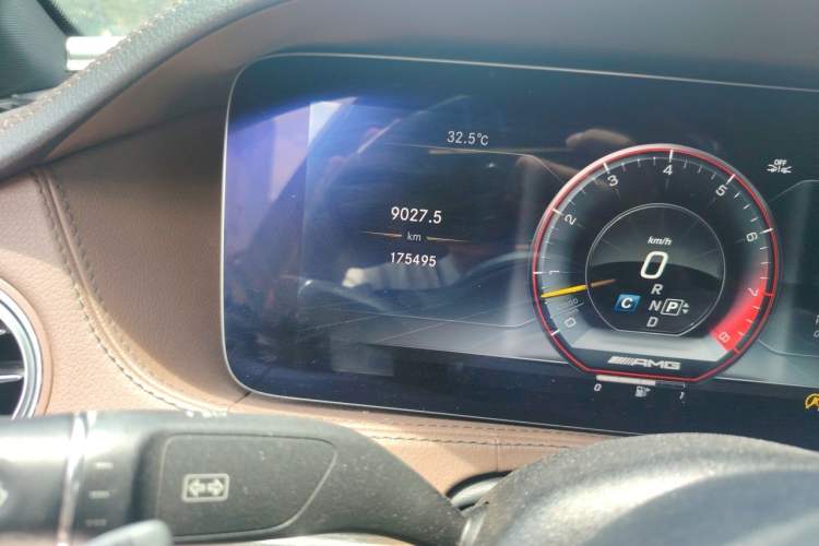 Used Mercedes-Benz S-Class 2014 S 320 L Luxury Model Odometer Close Up