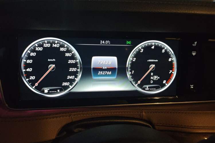 Used Mercedes-Benz S-Class 2014 S 320 L Business Model Odometer Close Up