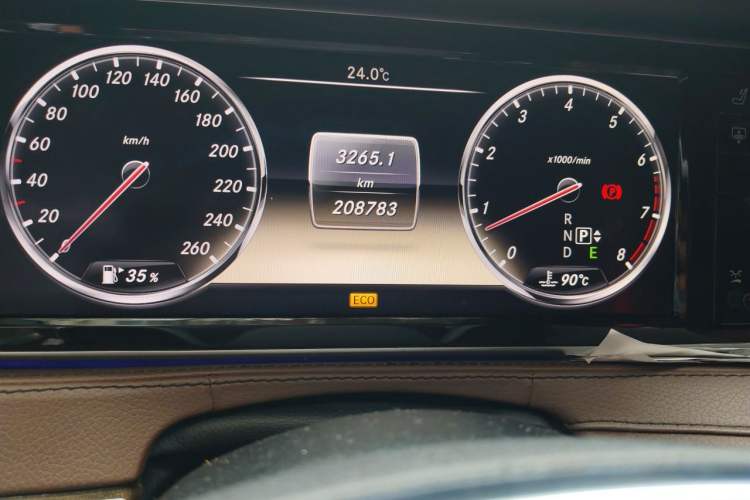 Used Mercedes-Benz S-Class 2014 S 400 L Prestige Edition Odometer Close Up