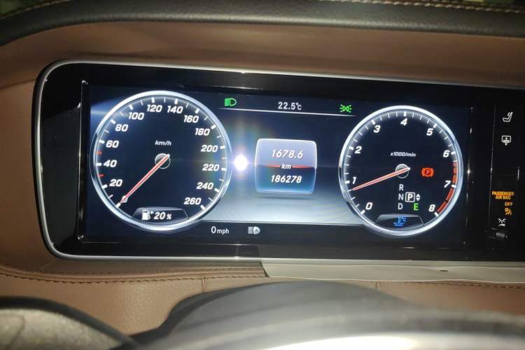 Used Mercedes-Benz S-Class 2014 S 320 L Business Model Odometer Close Up