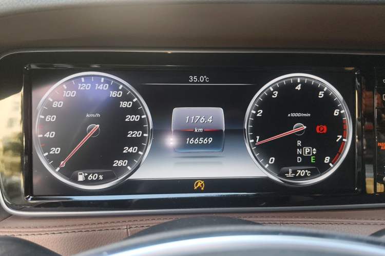 Used Mercedes-Benz S-Class 2014 S 320 L Business Model Odometer Close Up