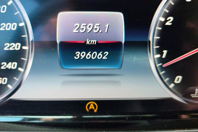 Used Mercedes-Benz S-Class 2014 S 320 L Business Model Odometer Close Up