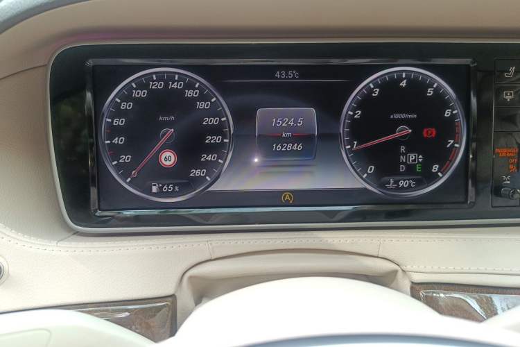 Used Mercedes-Benz S-Class 2014 S 320 L Luxury Model Odometer Close Up