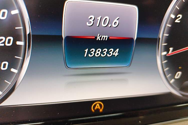 Used Mercedes-Benz S-Class 2014 S 320 L Business Model Odometer Close Up