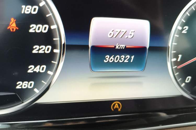 Used Mercedes-Benz S-Class 2014 S 320 L Business Model Odometer Close Up