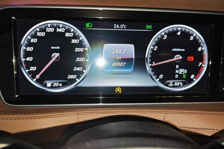 Used Mercedes-Benz S-Class 2014 S 320 L Business Model Odometer Close Up