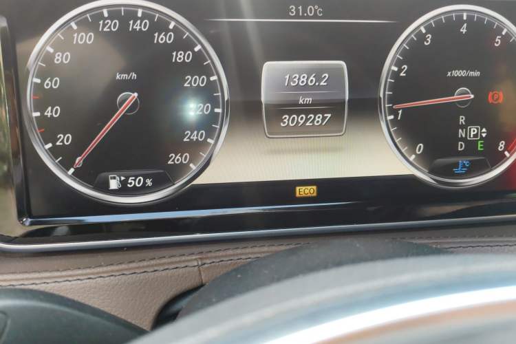 Used Mercedes-Benz S-Class 2014 S 500 L Odometer Close Up