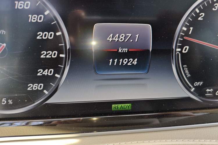 Used Mercedes-Benz S-Class 2014 S 400 L HYBRID Odometer Close Up